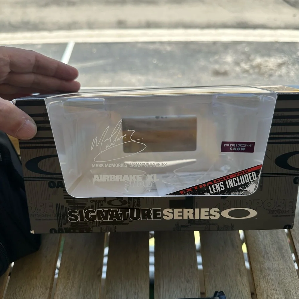 Mark McMorris Signature Oakley Airbrake XL - Picture 10 of 11